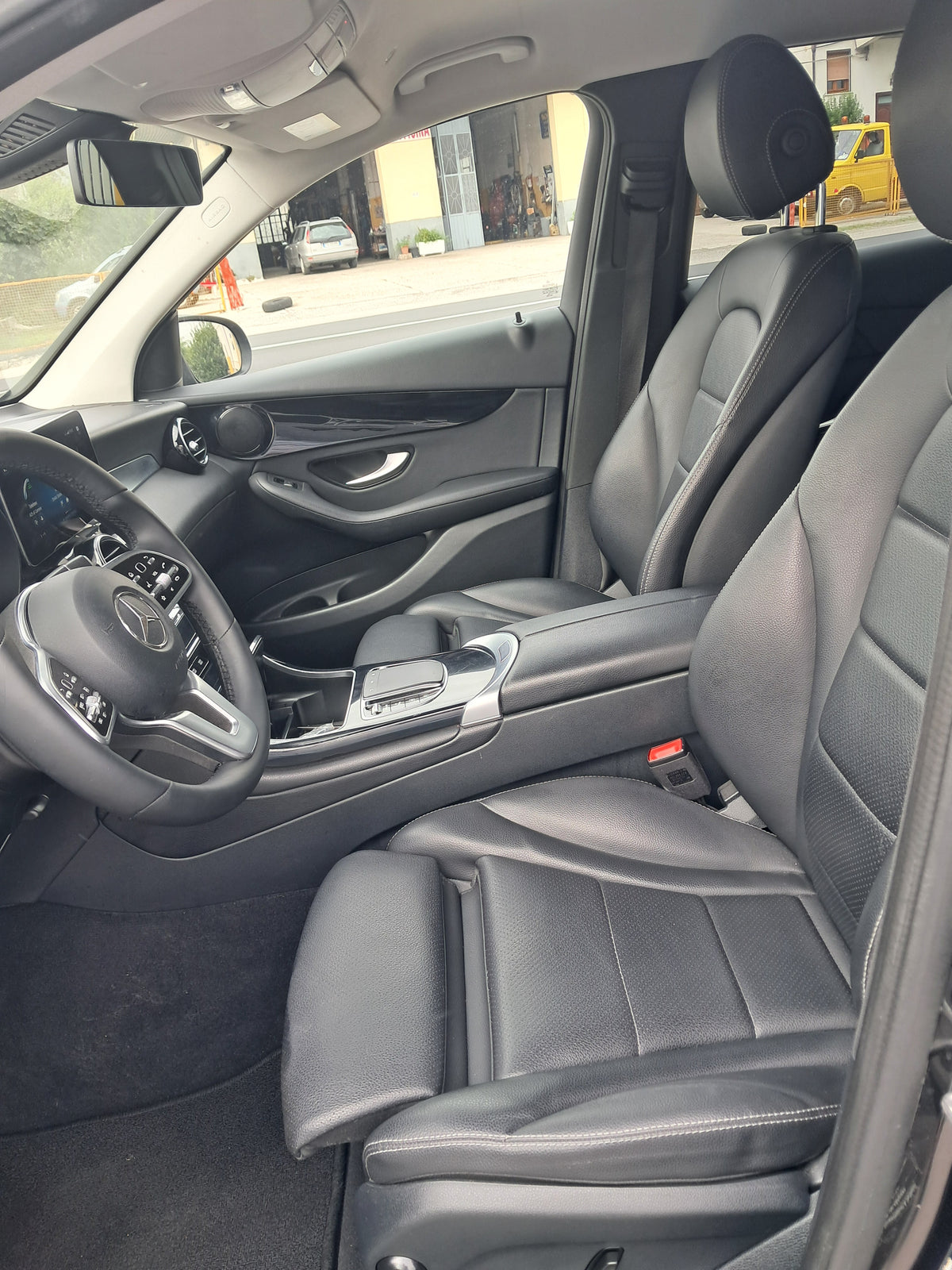MERCEDES GLC