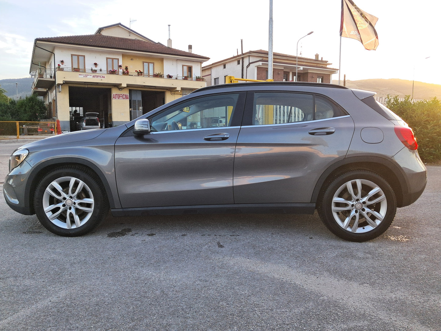 MERCEDES BENZ GLA