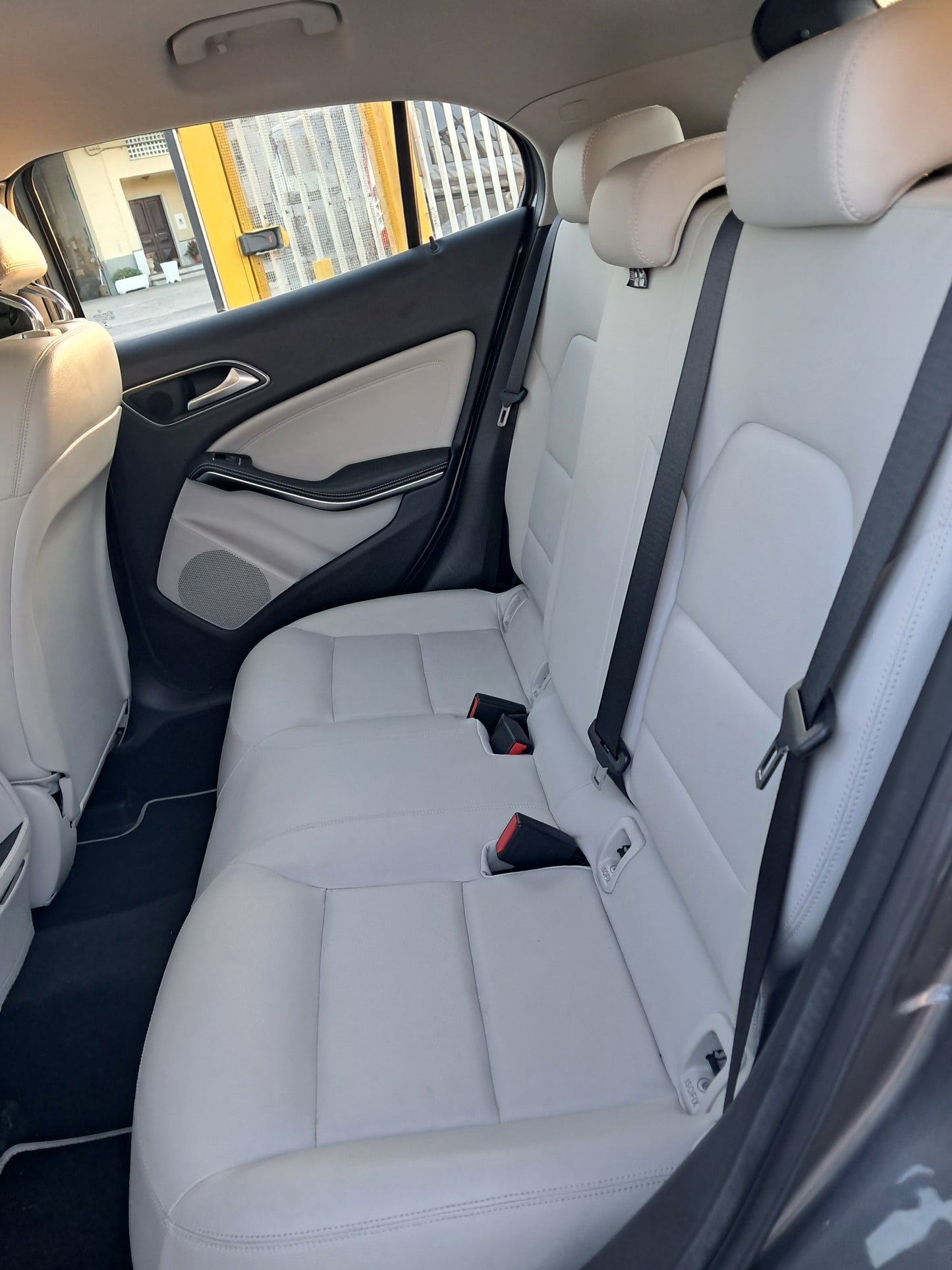 MERCEDES BENZ GLA