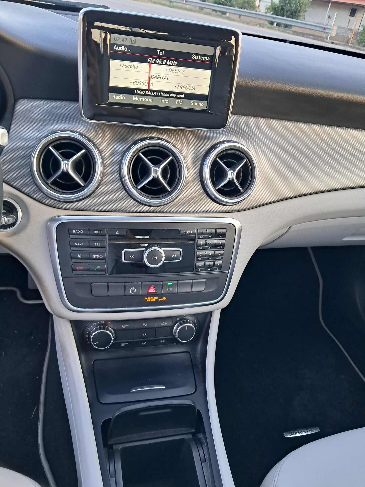 MERCEDES BENZ GLA