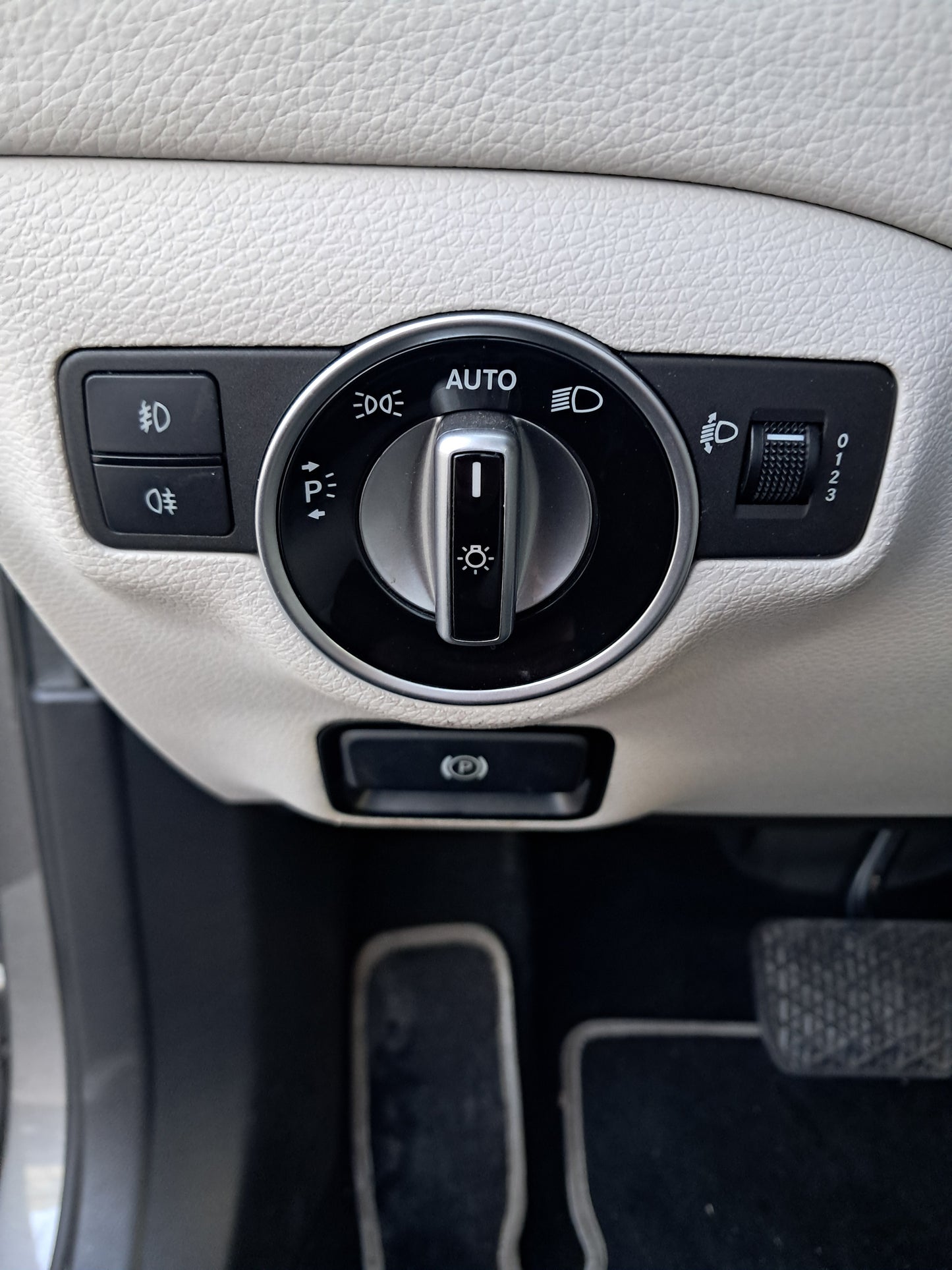 MERCEDES BENZ GLA