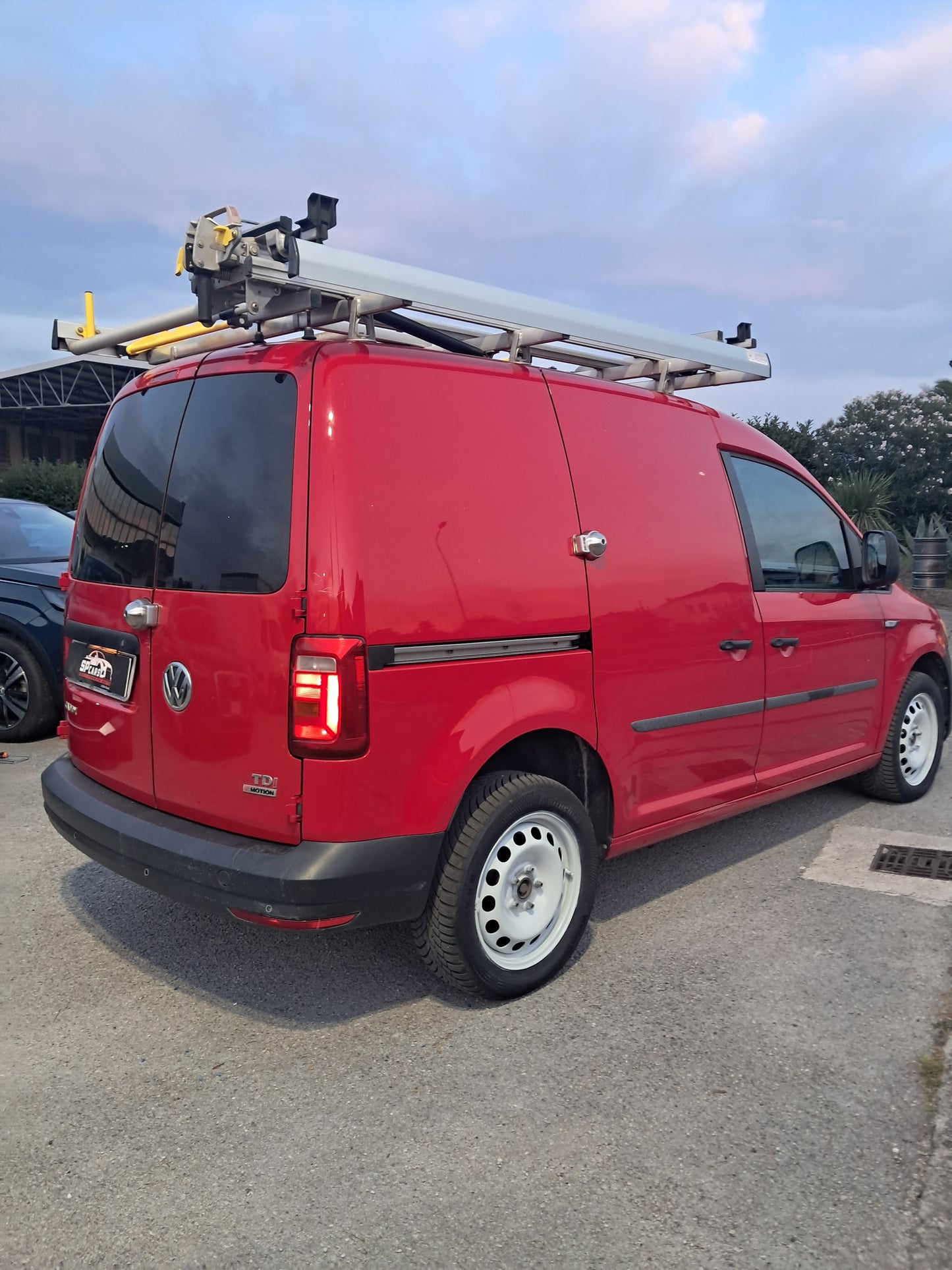 VOLKSWAGEN CADDY