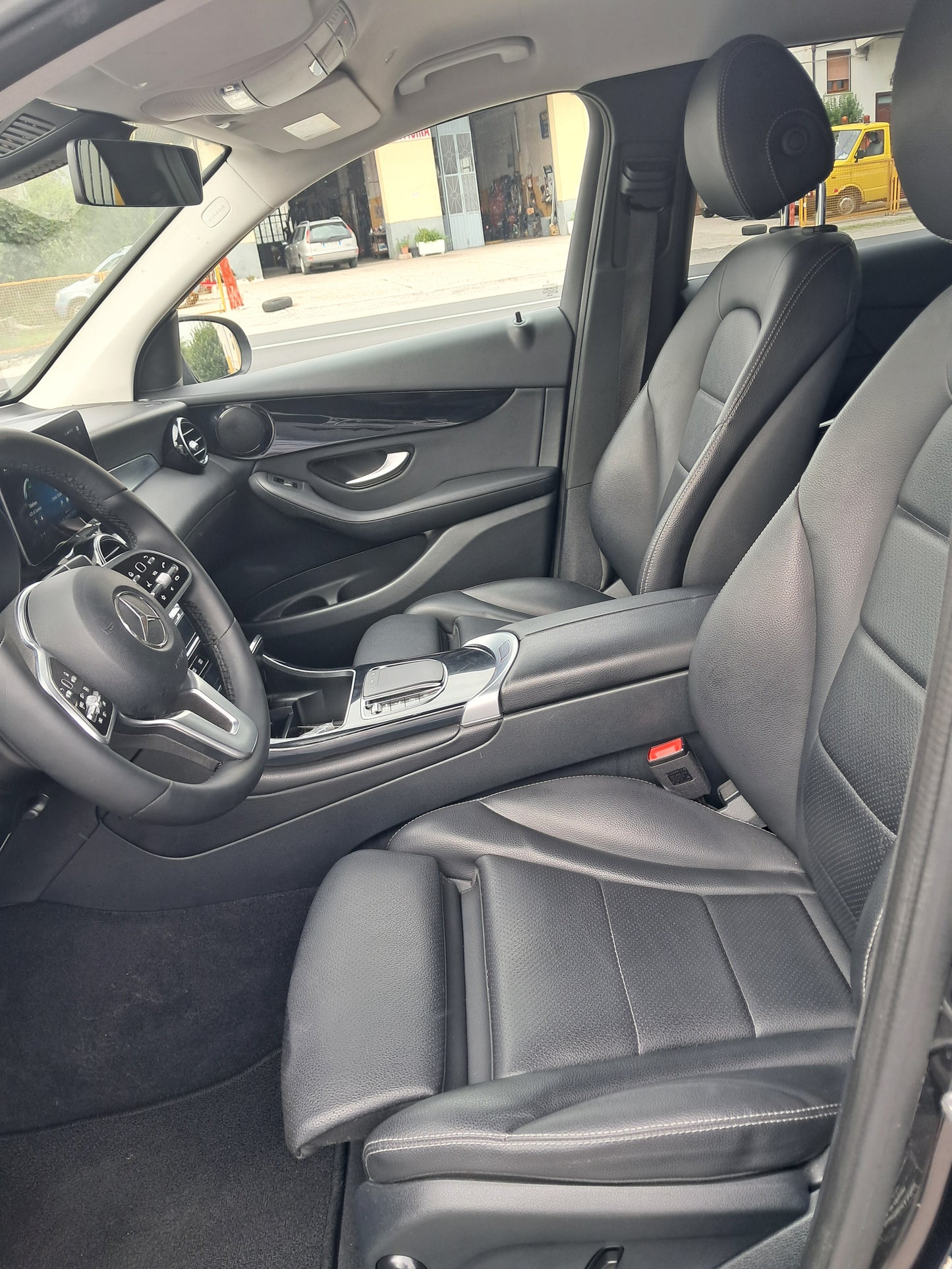 MERCEDES GLC