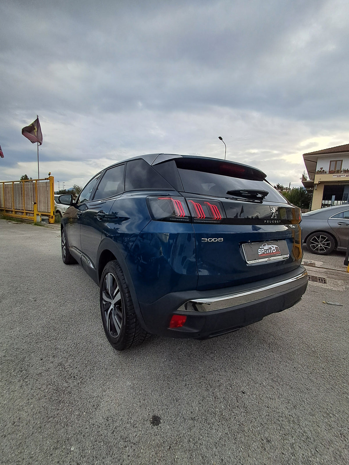 PEUGEOT 3008