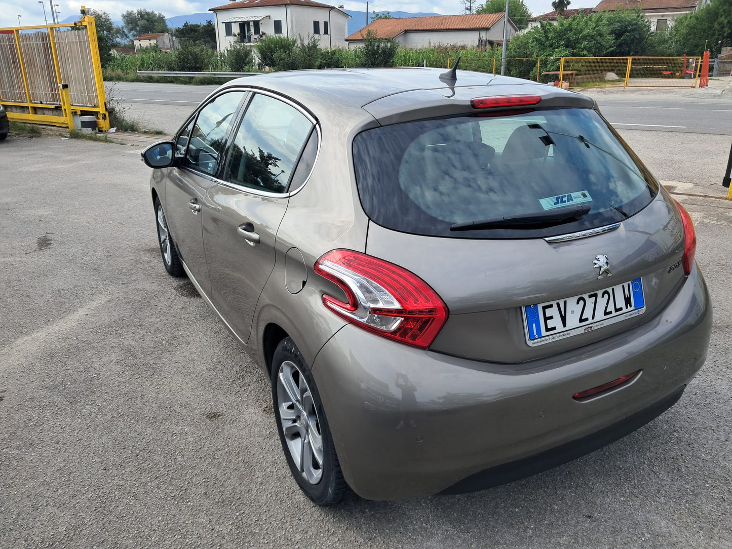 Peugeot 208